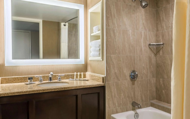 St. Louis Union Station Hotel, Curio Collection by Hilton