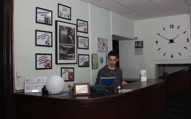 Zorbas Hotel - Hostel