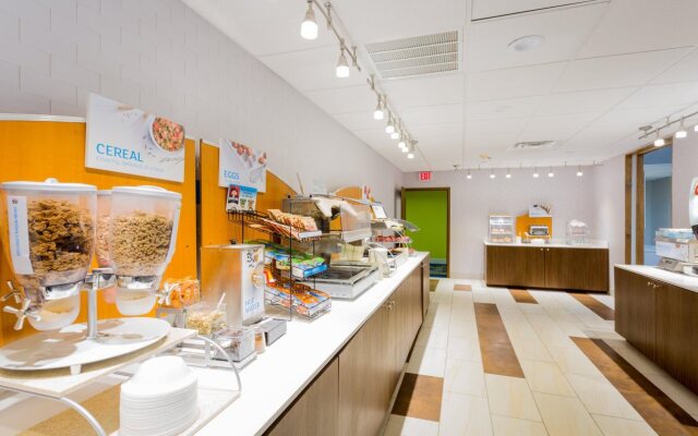 Holiday Inn Express & Suites Reading by IHG