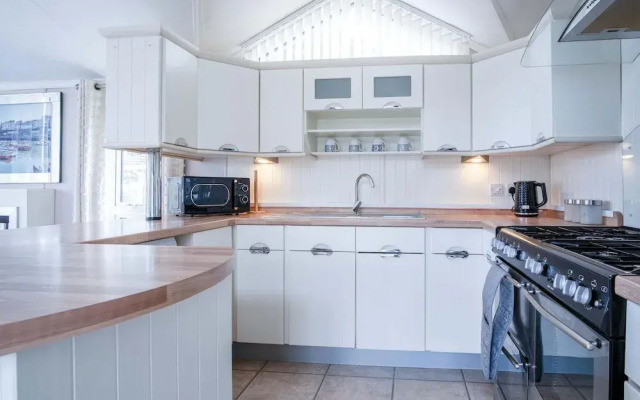 2 Manor Lodge - 2 Bedroom Lodge - Pendine