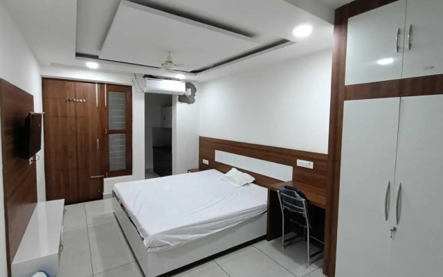 Oyo Home 89062 Ishwar Bharti Apartments