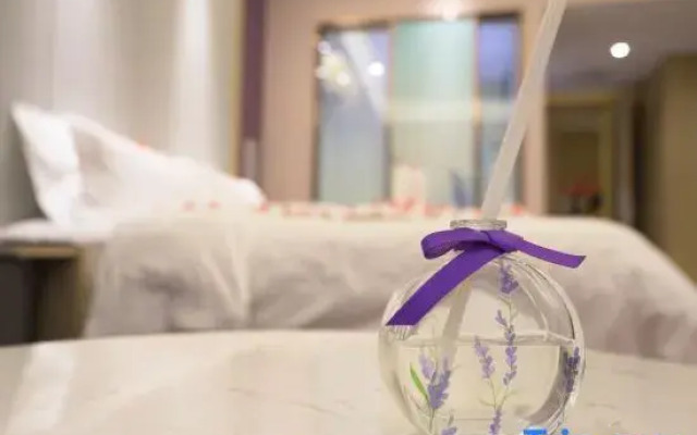 Radisson Blu Hotel (Wuhan University of Science and Technology Qingshan Campus)