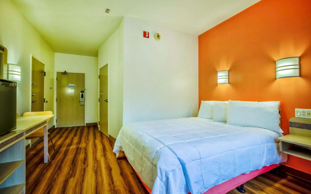 Motel 6 Burlington, ON - Toronto West - Oakville