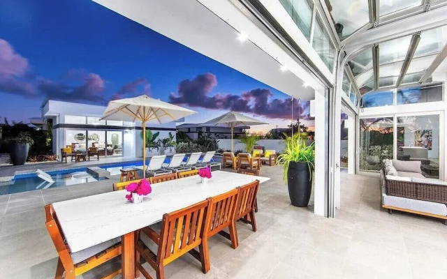 Oceanside Vacation Villa With Hotel Amenities v10