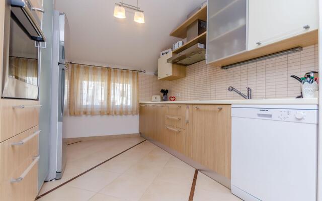 Apartment Dora