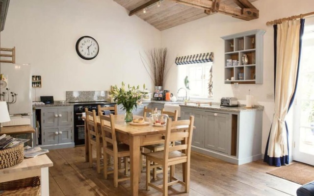 Elliotts Barns