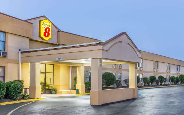 Super 8 by Wyndham Knoxville Downtown Area