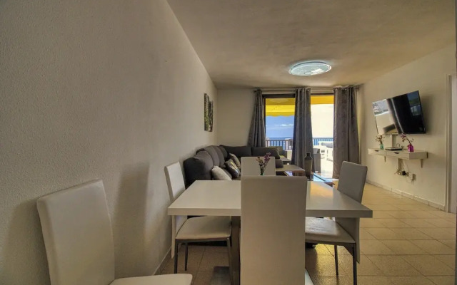 Lovely 2-bed Apartment & Jacuzzi Terrace & Pool
