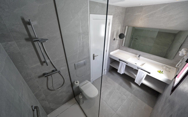 Broncemar Beach Suites Hotel