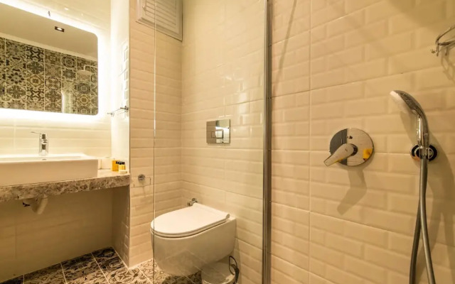 Leonis Hotel