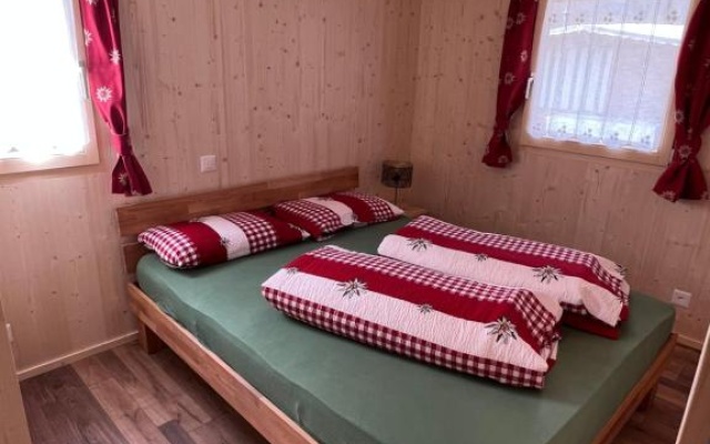 Bungalow Li Presi in Camping Cavresc, Via dal Cavresc 1, 7746 Le Prese-Poschiavo – Guest Rooms – Poschiavo