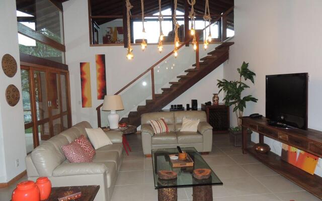 Casa com 7 suites em Correas - Petropolis