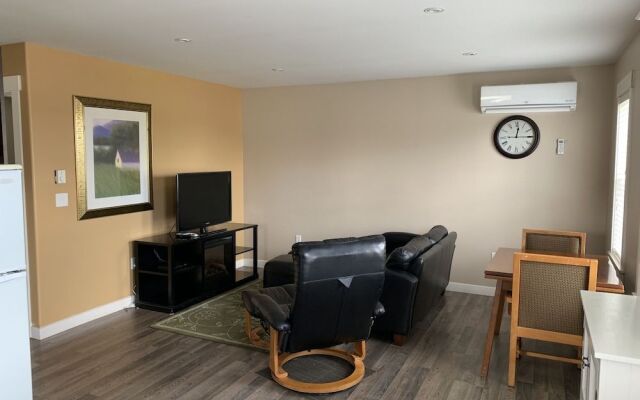 The Lionstone Inn Motel and Cottages