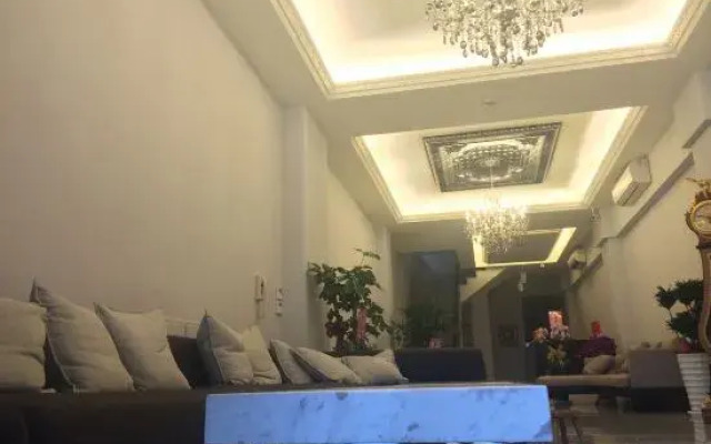 Fall In Love With Paris Hostel