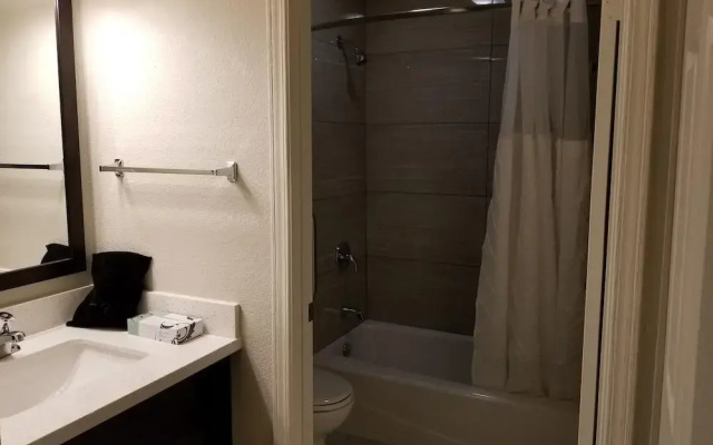 Quality Inn & Suites at Metro Center