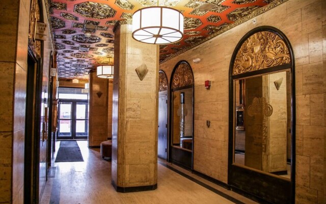 Classic Downtown 1BR Apt with Views