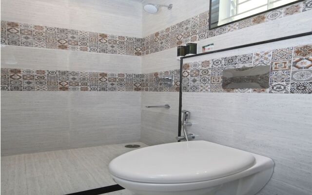 Golden Amulya Rest Wings