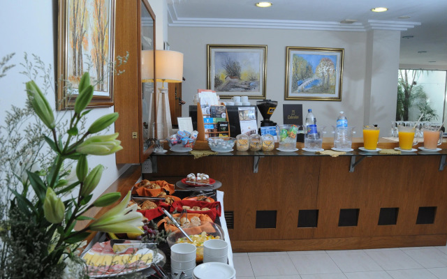 Parra Hotel & Suites