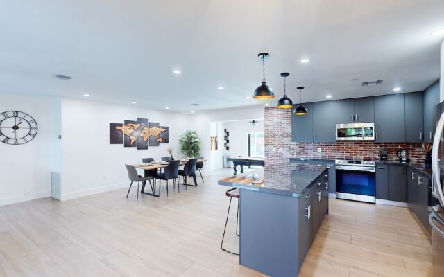 Villa Camila 5BR Luxury Home with Pool