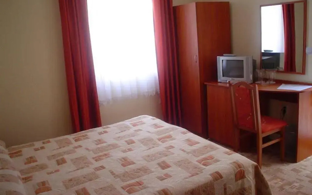 Caprice Family Hotel