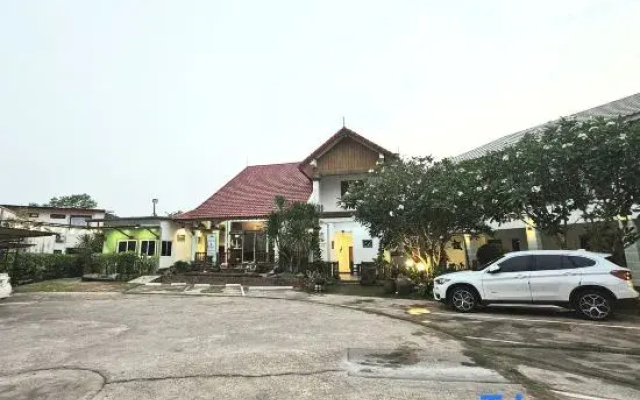 Khunnampheung Apartment