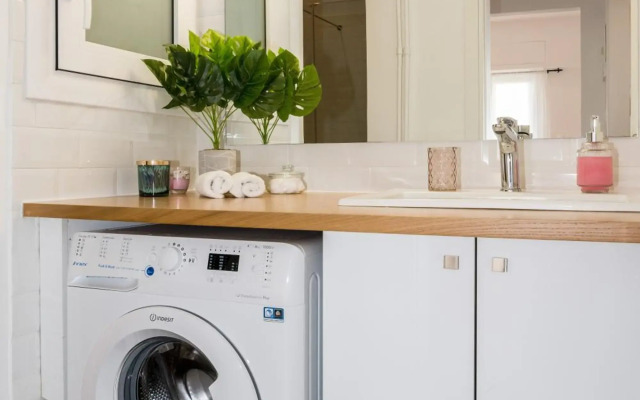 Wide Comfy Studio Apartment Centrally Located In Thissio