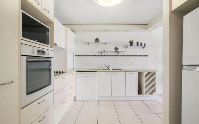 Pumicestone Lodge Unit Twelve, 26 Maloja Ave