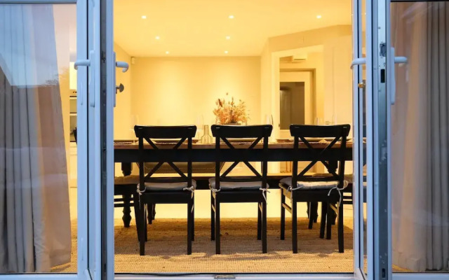 Bicester Villa - 6 Bed - Sleeps 14