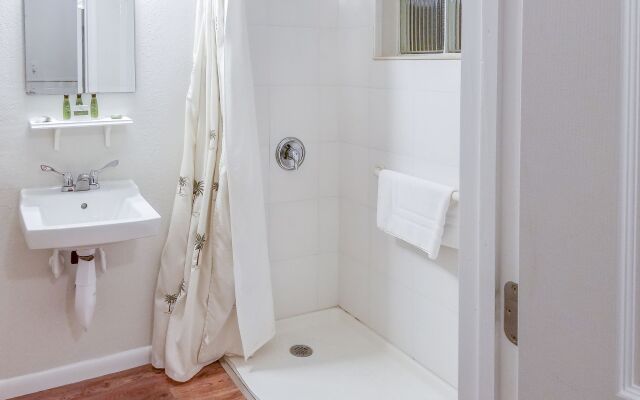 Tequesta Palms Inn