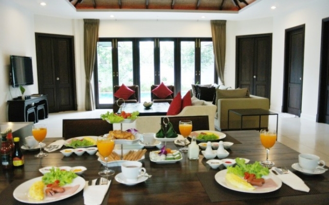 Phuket Ratchamaka Pool Villa