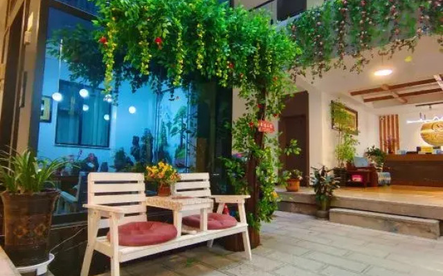 Dali Yuexi Yunqi Hotel (Zhou Hospital)