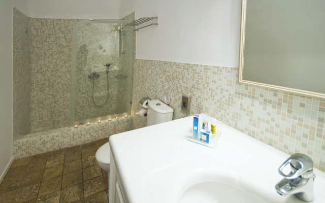 Pantelia Suites