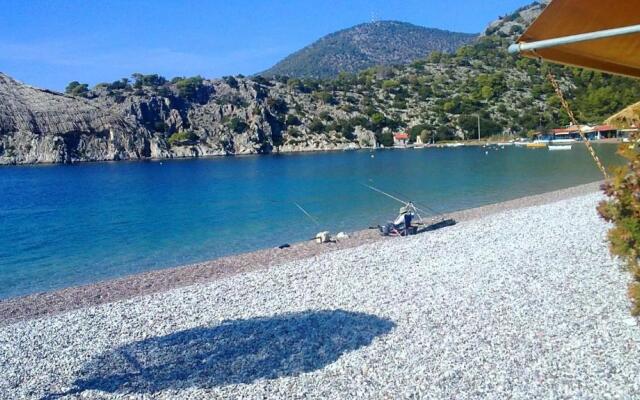 Beachfront self-catering studios in Psatha Bay - 60km from Athens