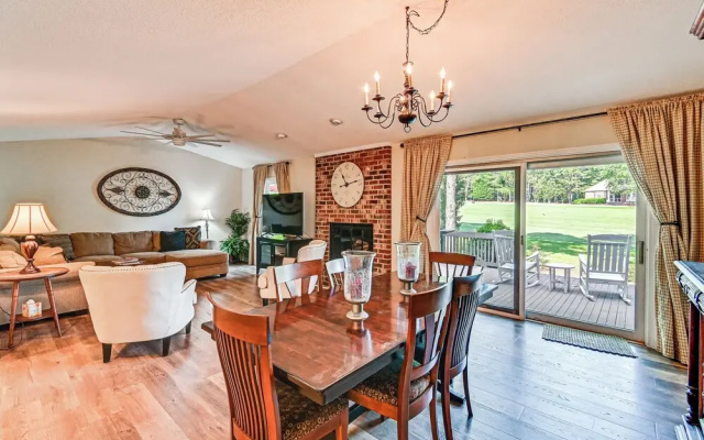 Charming Pinehurst Getaway w/ Golf Course View!