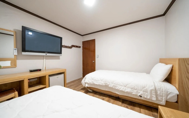 Incheon (Seokmodo) Hotel