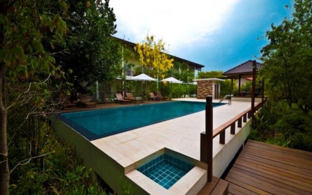 Tree House Hotel