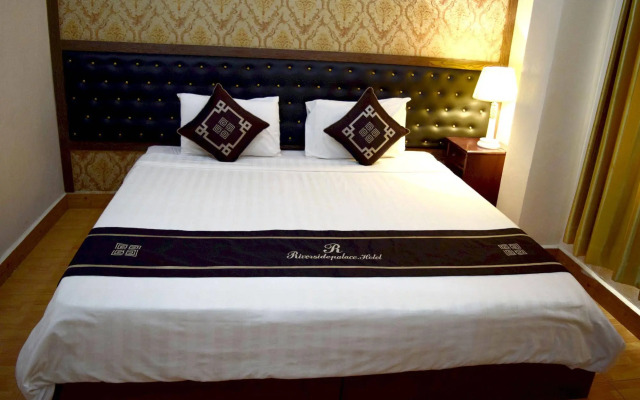 Charming Riverside Hotel