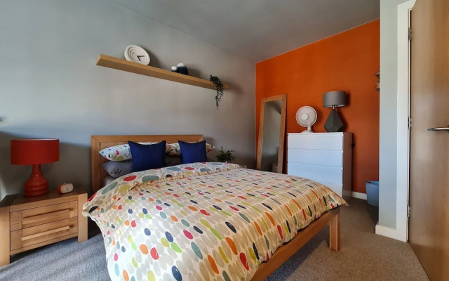 Charming 1-bed Apartment in Newark