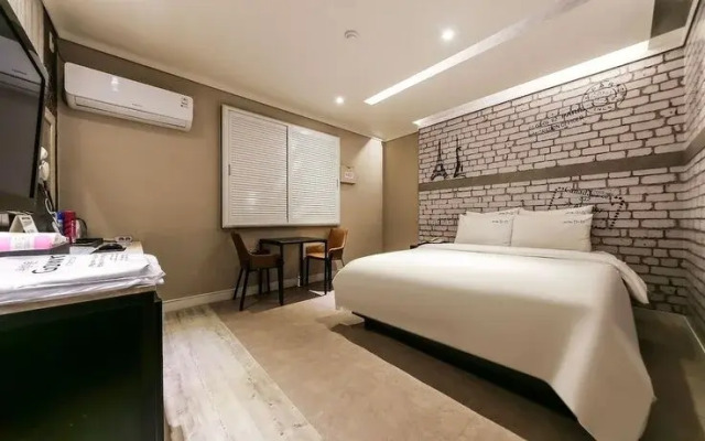 Pohang Yeongildae B and B Hotel