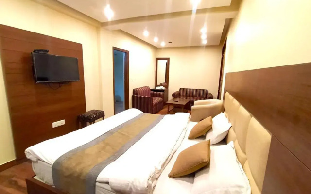 Hotel Samrat | On Mall Road with complimentary Parking