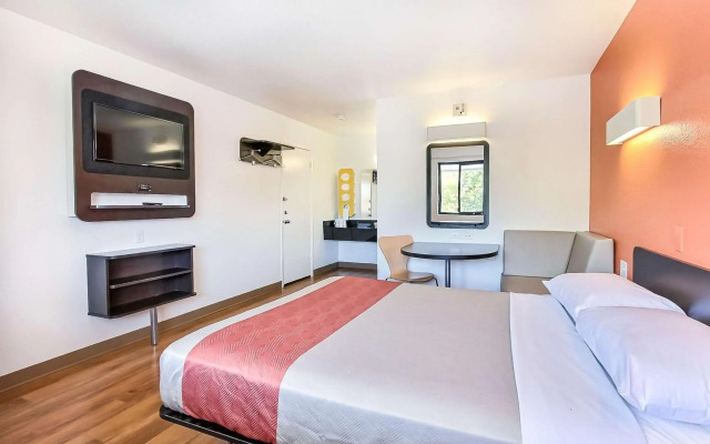 Motel 6 Sunnyvale, CA - South