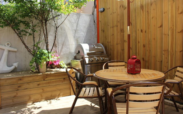 Bunk Guest House - Hostel