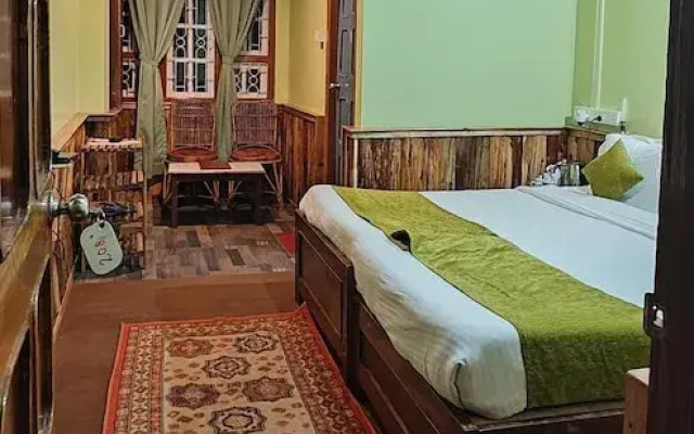 Hotel Ravongla Star