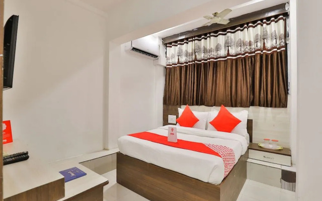 OYO 13141 Aniket Inn