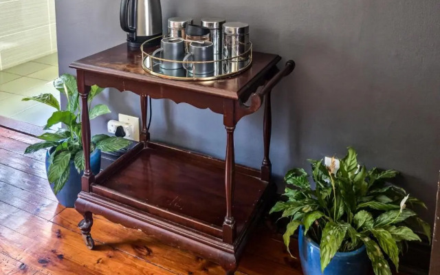 19 Glenhof Road House