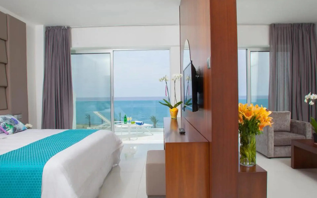 King Evelthon Beach  & Resort