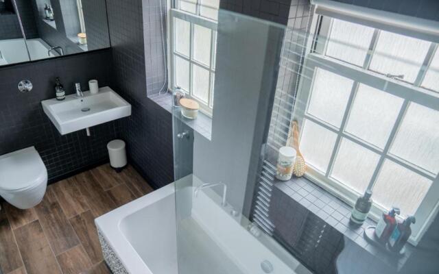 No 33 Stylish and Modern 1 Bed Apartment