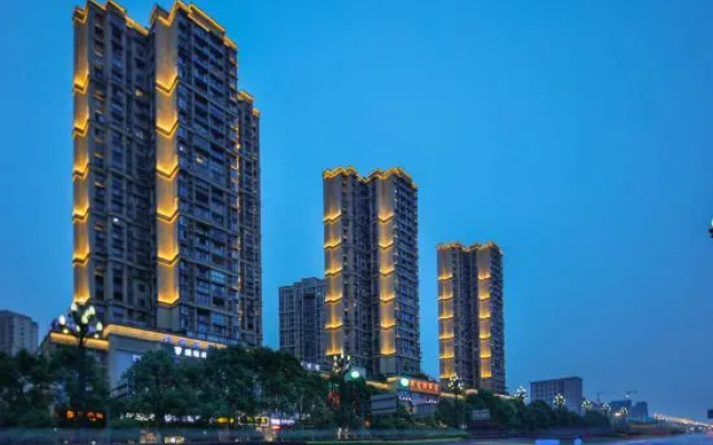 Vienna Hotel (Yibin West Railway Station Wanda Plaza Branch) – Outside – Yibin