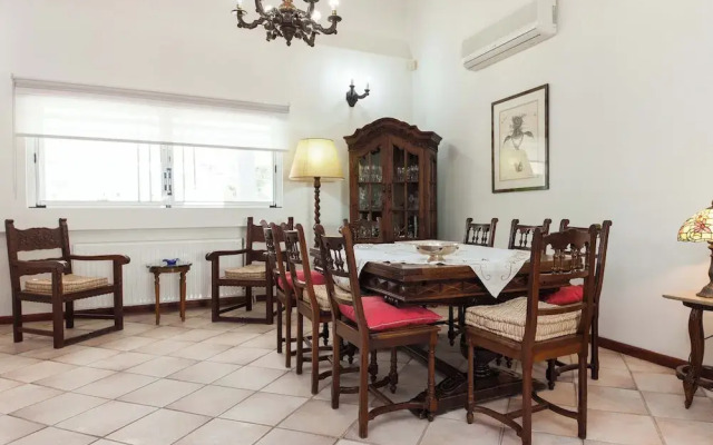 Deluxe 3 Bd House near Lagonisi w Garden