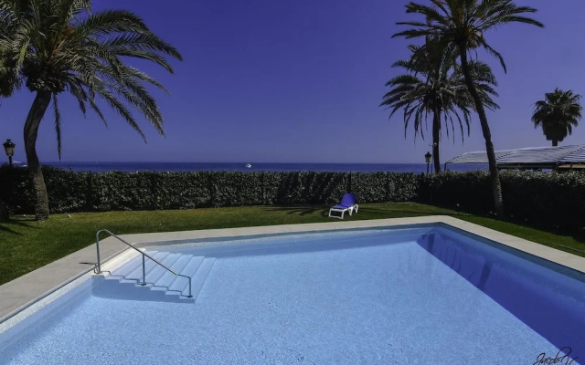 Port Oasis Golden Mile Apartment